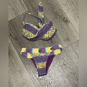 BAMBU Brazilian bikini pre loved in great condition size L but best fits small